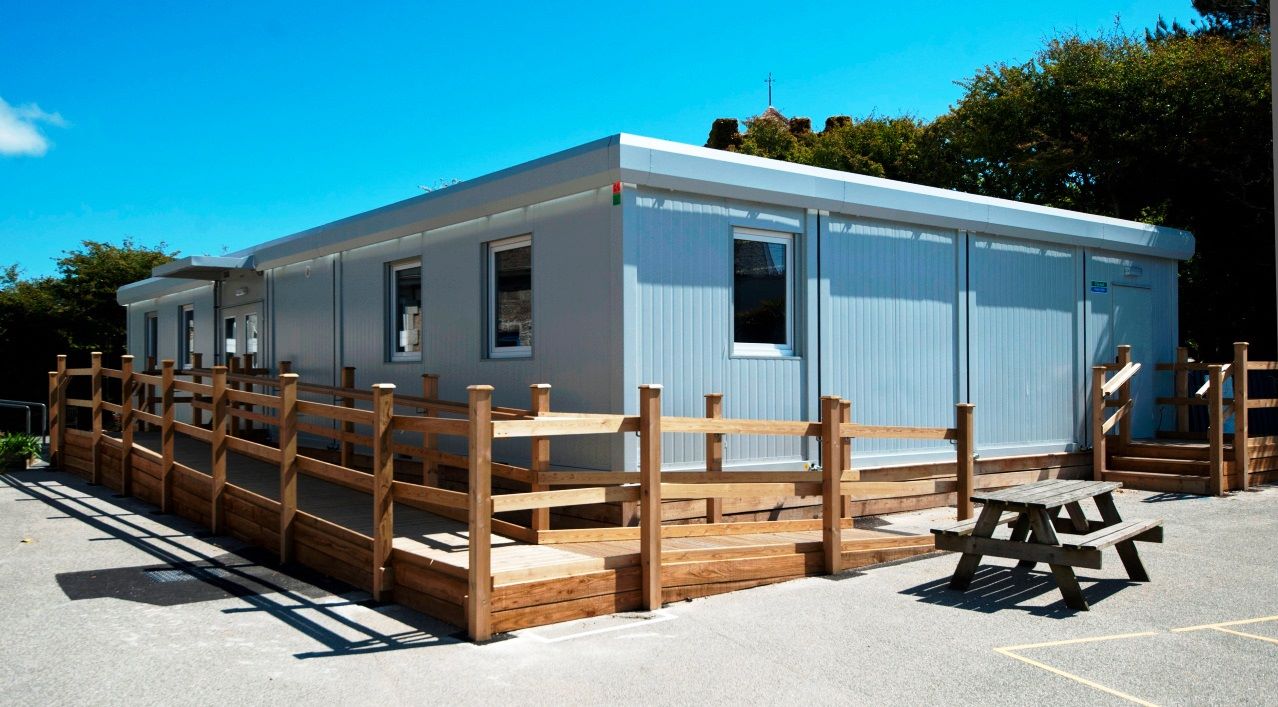 Expansion of school with mobile space systems, Grade Ruan (GB)