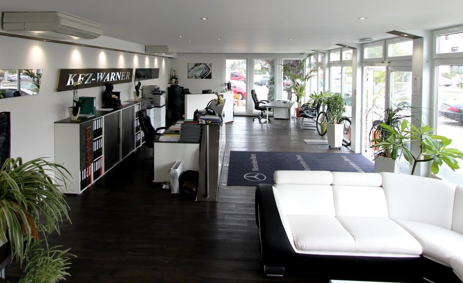 KFZ Warner Auto sales room, Möllersdorf (Austria)