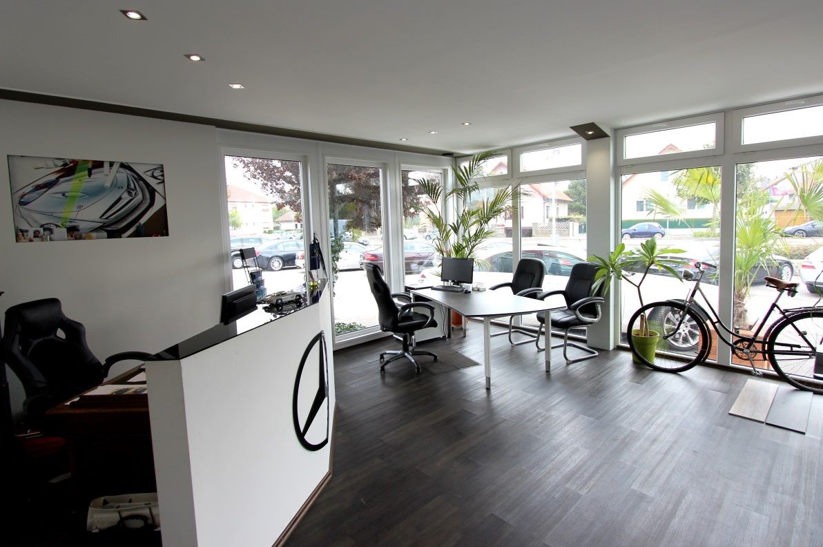 KFZ Warner Auto sales room, Möllersdorf (Austria)
