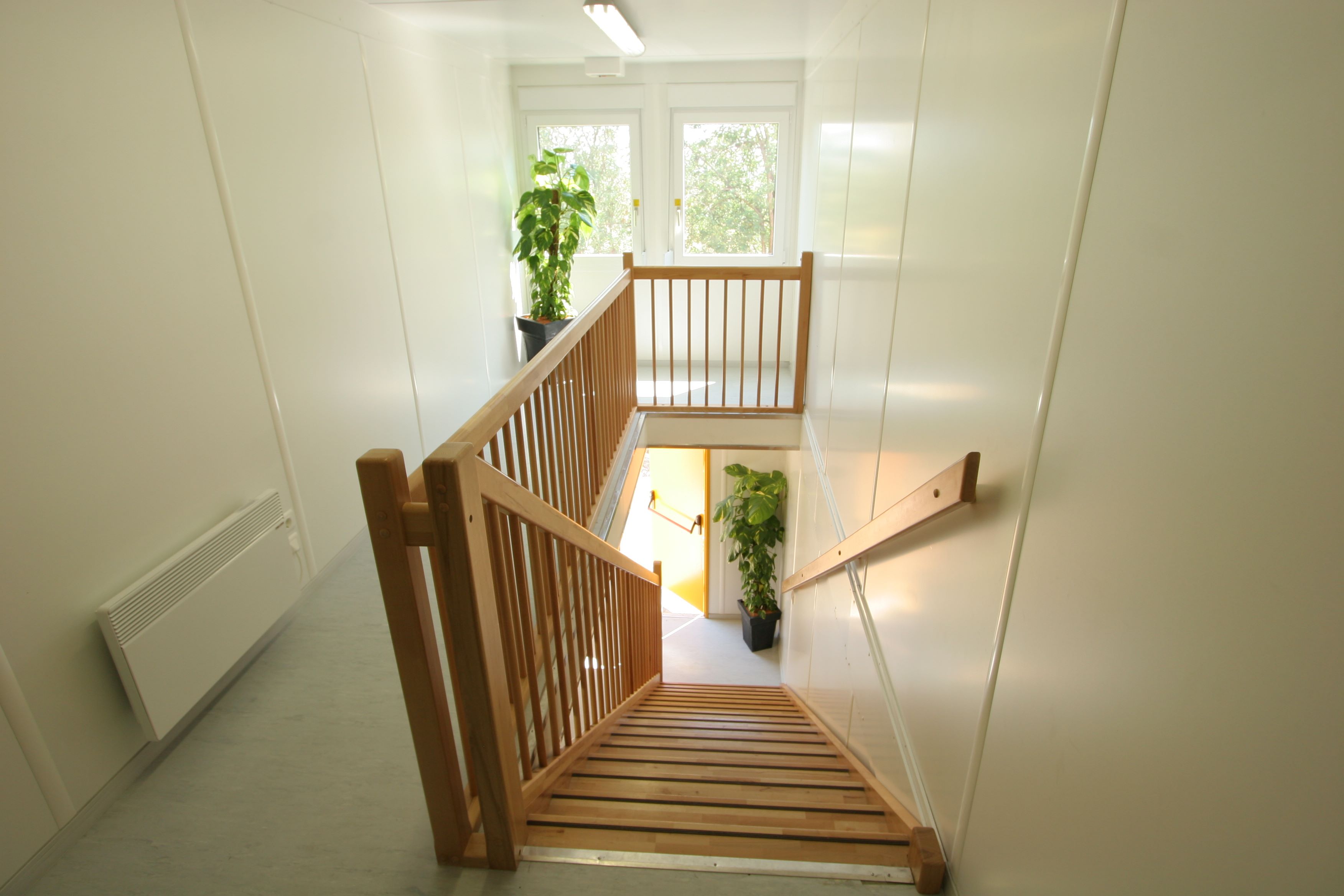 Kontejner s vanjskim stepenicama