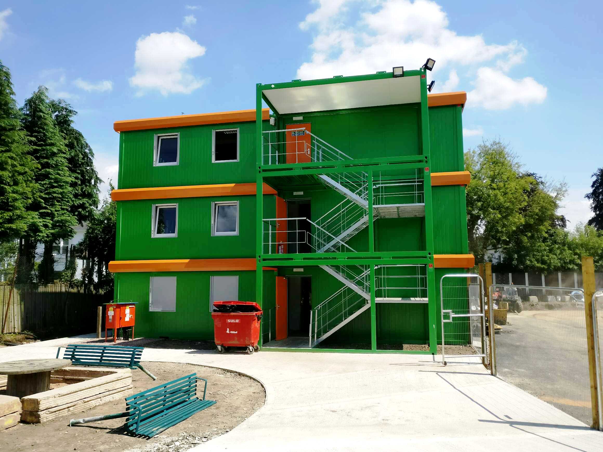 Modular building with CONSTRUCTION type external staircase container