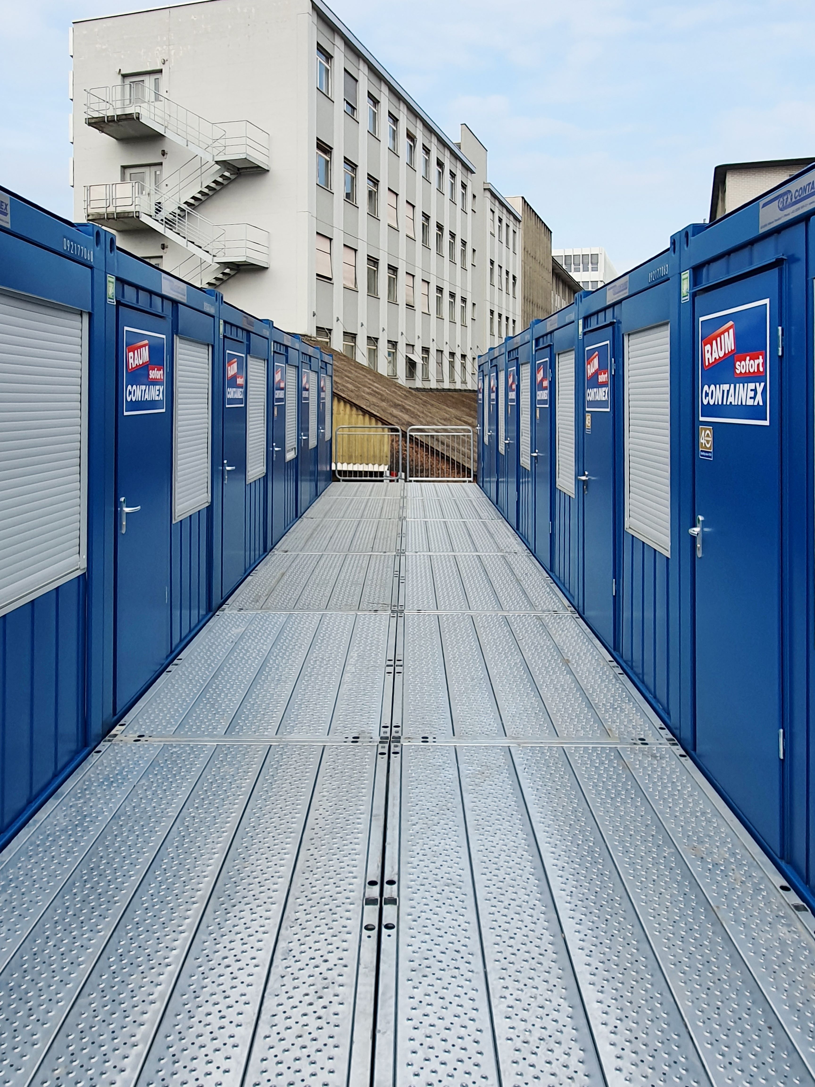Containeranlage als Unterkunft mit Sanitärbereich für LKW-Fahrer, Weißrussland
