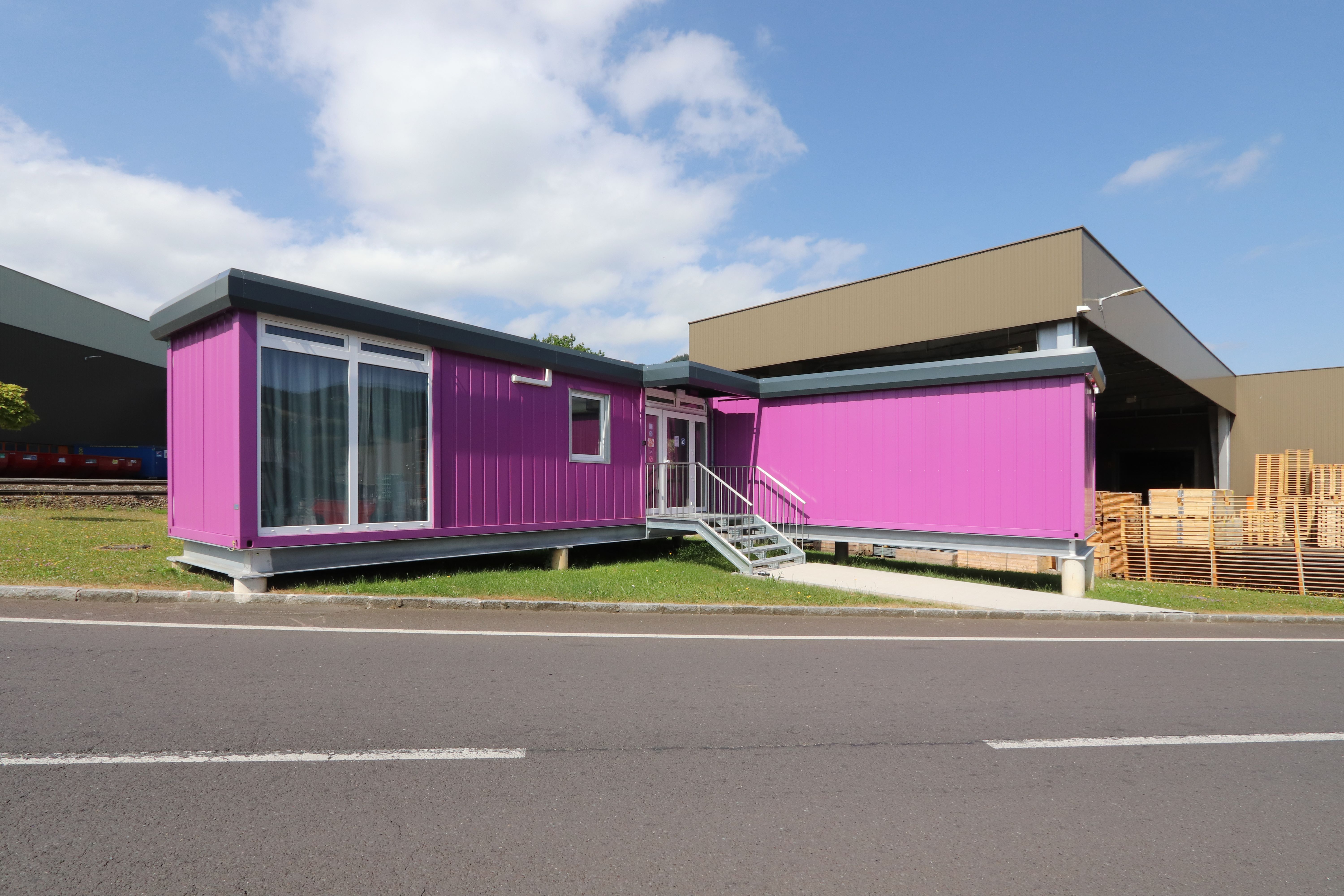 Portable cabins as project and meeting rooms in Gresten (AT)